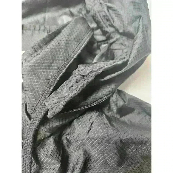 Nike Light Jacket with Hood and Hood Pocket Large - Picture 3 of 8